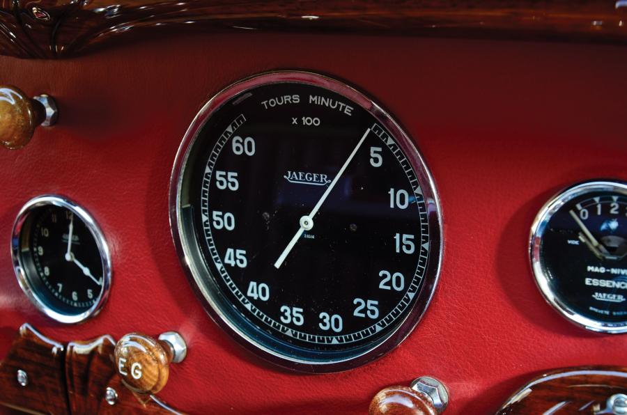 Панель приборов Delahaye 135 MS Coupe par Figoni & Falaschi 1938 года  (фото 34 из 59)